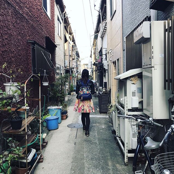 机の上の地球儀のユーザーアイコン